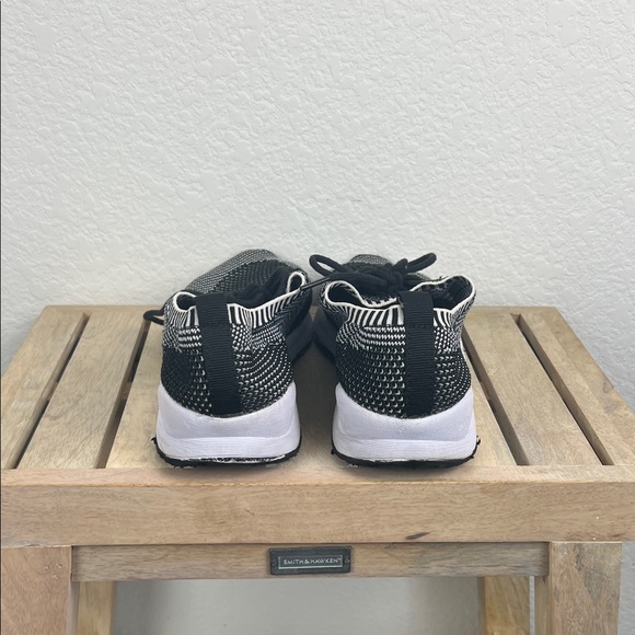 Steve Madden Women’s Monochrome Knit Sneakers Size 10 - Picture 4 of 6